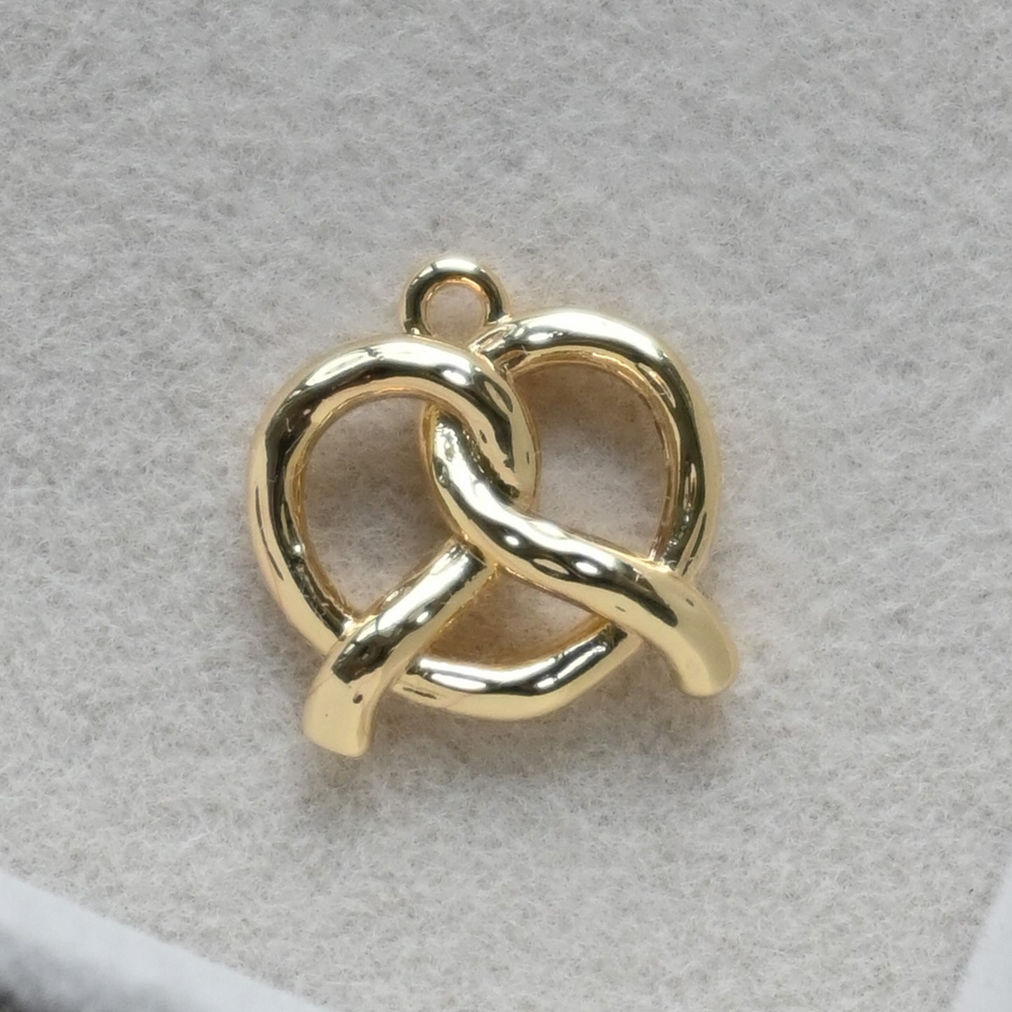 Pretzel Charm (Gold)
