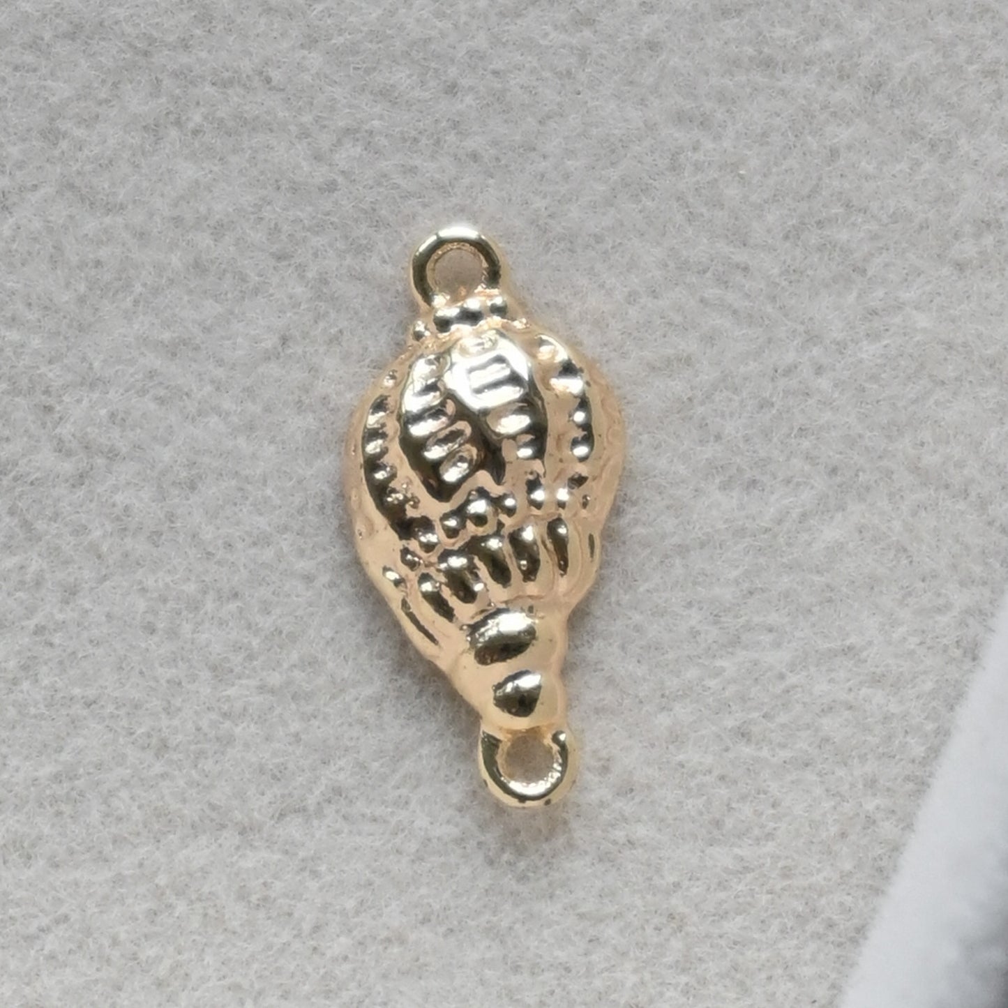 Conch Charm (Gold)
