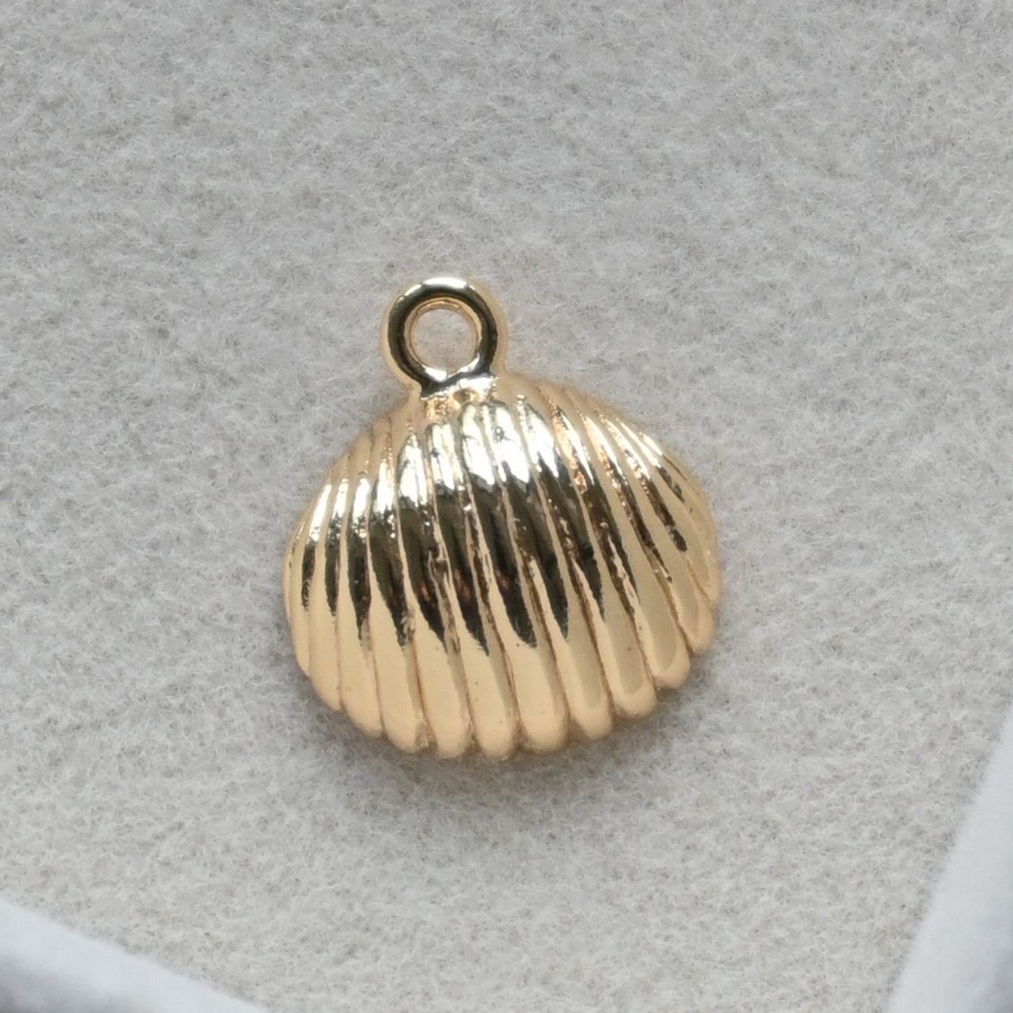 Seashell Charm (Gold)