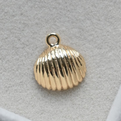Seashell Charm (Gold)